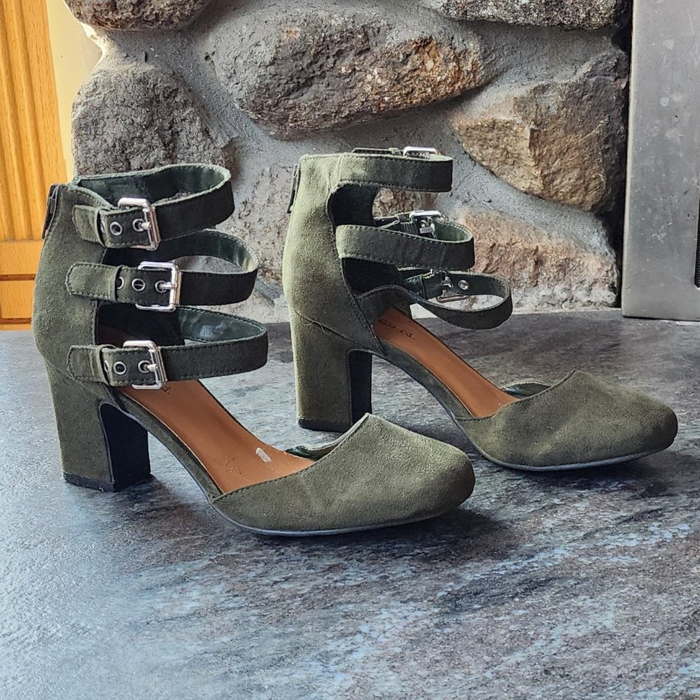 Indigo RD. Green Faux Suede Back Zip Buckle Ankle Three Strap Block Heels 5.5M